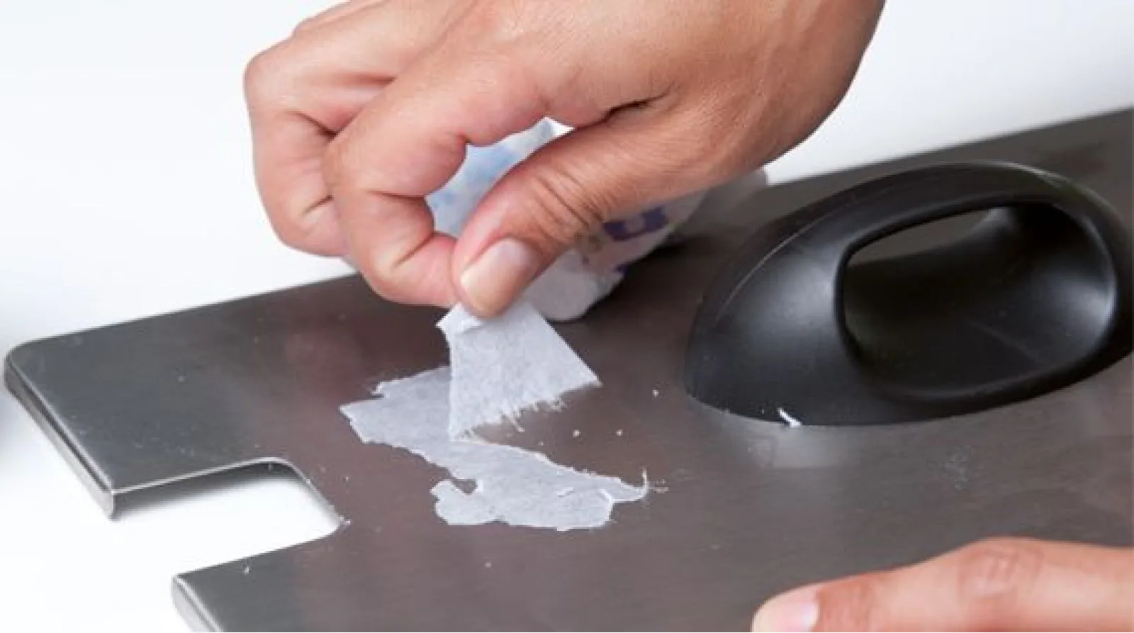 Как быстро удалить наклейку и остатки клея